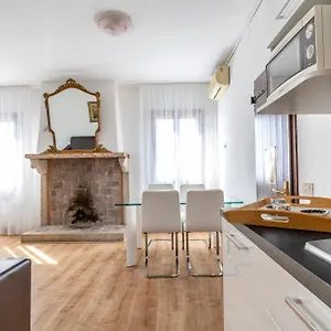 ca-dei-carmini.hotelslidodijesolo.com/